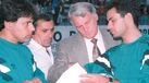 José Mourinho com Manuel Fernandes e Bobby Robson