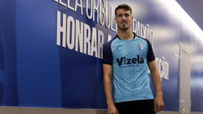 Pedro Ortiz reforça meio-campo do Vizela por empréstimo do Sevilha: «Sou um médio que gosta de ter a bola»