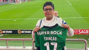 Trincão fez as delícias da família Karolia no Benfica-Sporting: «Queremos agradecer-lhe pelo lindo gesto»