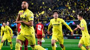 Sem vergonha e à frente de todos: Danjuma acerta com Everton... e assina pelo Tottenham
