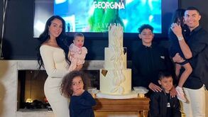 As imagens do aniversário de Georgina em família: Ronaldo aparece com ligadura num pé