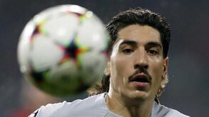 Mercado: Bellerín no Sporting, Porro no Tottenham, Southampton e Brighton dispostos a bater cláusula de Vitinha e Enzo volta a forçar saída