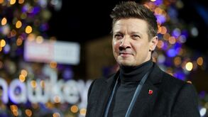 Jeremy Renner hospitalizado em estado crítico após acidente com limpa-neves nos EUA