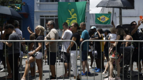 Livro de condolências aberto por Pelé na Embaixada do Brasil em Lisboa
