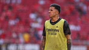 Gary Neville: «127 milhões de euros por Enzo Fernández? É um bom jogador, mas caramba...»