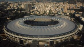 Avenida que circunda o Estádio Maracanã passa a ter o nome de Pelé