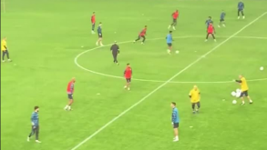 Cristiano Ronaldo provoca loucura no treino... a cada toque na bola