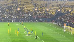 Se é assim num treino... Cristiano Ronaldo marca e adeptos soltam o 'siiiiuuuu'