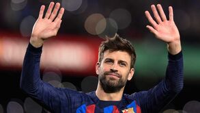 Piqué pondera deixar a reforma para jogar no clube... do qual é dono