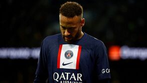 Espanhóis avançam que PSG vai voltar a colocar Neymar no mercado 