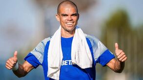Pepe ficou pelo ginásio no regresso ao centro de treinos do Olival
