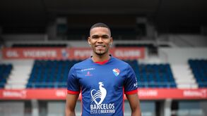 Lateral Lucas Barros pode ser cedido