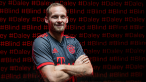 Bayern Munique contrata veterano Daley Blind por seis meses