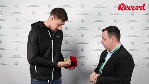 Coates recebe Record de Ouro pelos 300 jogos no Sporting: o momento da entrega do prémio