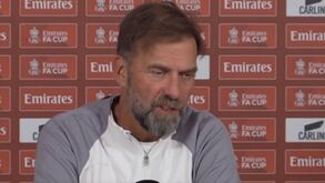 Lesão de Van Dijk é mais grave do que se previa: Klopp com mais uma baixa de peso no Liverpool