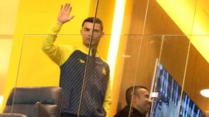 Cristiano Ronaldo na bancada e Talisca a brilhar