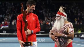 Novak Djokovic vence torneio de Adelaide e consegue 92.º título