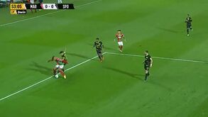 O lance do penálti cometido por Mateus Fernandes que colocou o Marítimo a vencer o Sporting