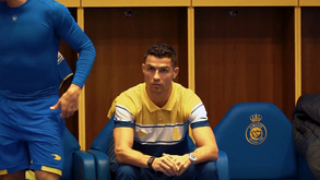 Participou na roda no balneário e até provocou risos: Cristiano Ronaldo em foco antes do jogo do Al-Nassr