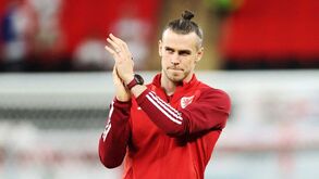 Bale despede-se do futebol aos 33 anos e deixa mensagem à família: «Inspiraram-me a ser melhor»
