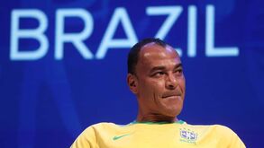 Cafu explica motivos para ausência de craques brasileiros no velório de Pelé