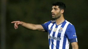 Rio Ferdinand sugere a contratação de Taremi ao Manchester United