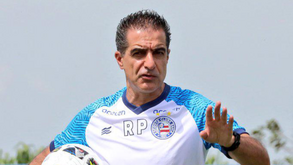Renato Paiva estreia-se hoje ao leme do Bahia