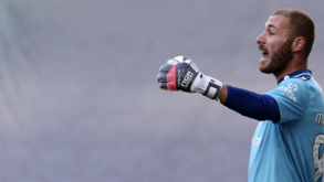 Makaridze fecha opções na baliza