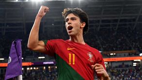 «Já assusta a Europa»: espanhóis desenham onze do Chelsea com João Félix a liderar o ataque