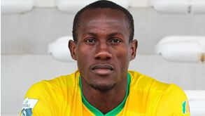 Médio Chris Kouakou é reforço do Mafra 