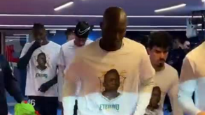 Paris SG presta tributo a Pelé antes do jogo com o Angers