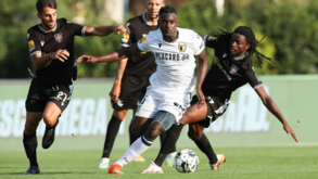 Pelé procura solução