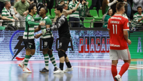Sporting vence dérbi com o Benfica e assume liderança do campeonato