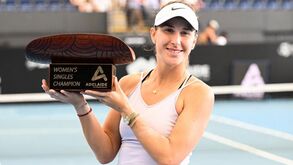 Belinda Bencic impôs-se a Daria Kasatkina na final do torneio de Adelaide