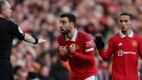 O golo polémico de Bruno Fernandes no dérbi de Manchester: o que dizem os árbitros Record