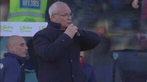 Bloco de notas é coisa do passado: 'velhinho' Claudio Ranieri tem um smartwatch como arma