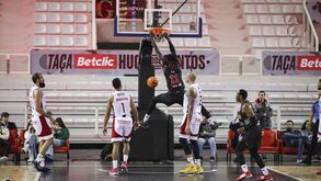Final de loucos leva Ovarense a derrotar o Benfica rumo à final da Taça Hugo dos Santos de basquetebol 