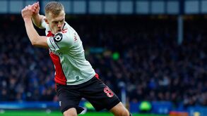 Beckham que se cuide: Ward-Prowse está a dois livres diretos de apanhar o 'Spice' Boy'