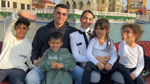 «Riade, que bonita és»: Família de Cristiano Ronaldo passeia pela capital saudita