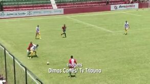 Brasileiro 'inventou' finta Michael Jackson e acabou... no chão