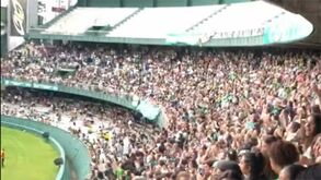 Apenas mulheres e crianças nas bancadas: Coritiba viveu um dia diferente e bastante animado