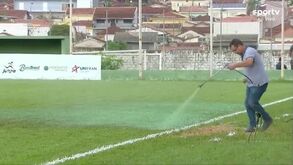 Insólito: brasileiros pintam relvado de verde... para ficar melhor na televisão