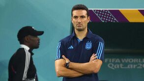 Scaloni e os festejos de Emiliano Martínez na final do Mundial: «É um bebé...»