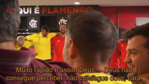 Vítor Pereira brinca com 'Pai Nosso' rezado no balneário do Flamengo: «É muito rápido e assim Deus não consegue perceber»
