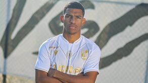 Oficial: V. Guimarães B reforça-se com goleador do Oliveira do Hospital