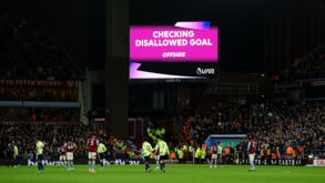 Mudanças no futebol mundial à vista: comunicações do VAR ouvidas no estádio/TV e fora de jogo com alterações