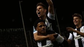 Assistência de Nélson Oliveira no triunfo do PAOK sobre o Panathinaikos na Taça da Grécia