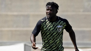 Sapara é reforço do Farense por época e meia