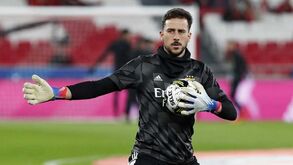 Schmidt confirma saída de Helton Leite: «É demasiado bom para ser número 2»