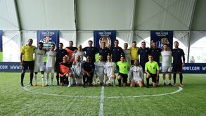 Subiram as cortinas da final four da Allianz Cup: antigos craques goleiam na estreia
